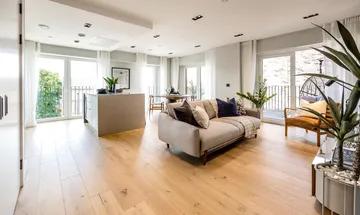 2 bedroom flat for sale in Exchange Gardens, London, SW8