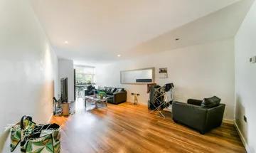 3 bedroom flat for sale in Lansdowne Drive, Hackney, E8