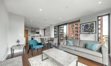 3 bedroom apartment for sale in Handlebury House, 4 Leamouth Road, Orchard Wharf, London, E14