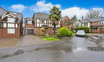 4 bedroom detached house for sale in Linfield Close, London, NW4