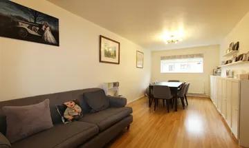 2 bedroom apartment for sale in Woodburn Close, London, NW4