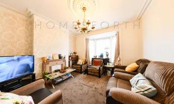 3 bedroom terraced house for sale in Brent View Road, Hendon, NW9