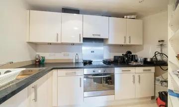 1 bedroom flat for sale in Greyhound Hill, Hendon, London, NW4