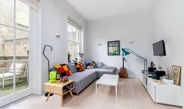 2 bedroom flat for sale in Charterhouse Street, Farringdon, EC1M