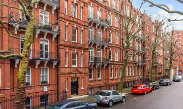 2 bedroom flat for sale in Earl's Court Square, London SW5