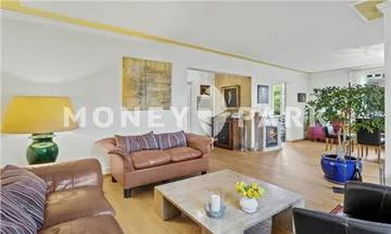 House to Buy in Zürich: Gepflegte 6.5-Zimmer-Doppelhaushä...