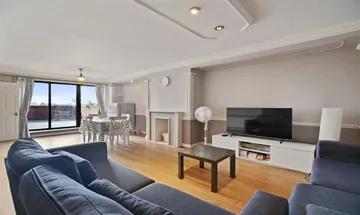 2 bedroom flat for sale in The Broadway, London, SW19