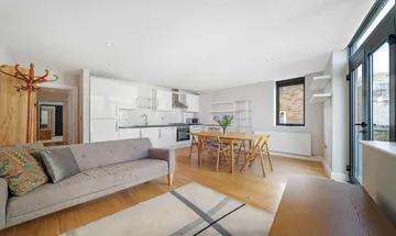 2 bedroom flat for sale in Stockwell Road, SW9