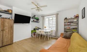 3 bedroom flat for sale in Knowlton House Brixton, SW9