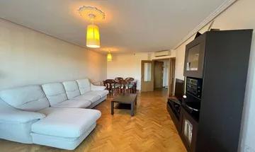 Piso en venta en Horcajo de 3 habitaciones con garaje y aire acondicionado