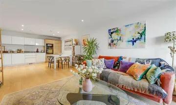 2 bedroom flat for sale in Robsart Street, Stockwell, SW9