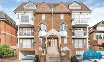 3 bedroom apartment for sale in Highview House, 6 Queens Road, London, NW4
