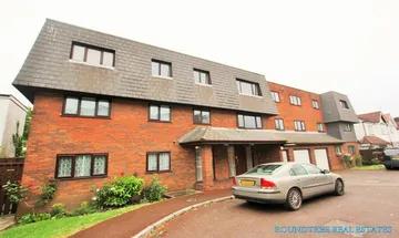2 bedroom apartment for sale in Riverside Gardens Lodge, Green Walk, Hendon, NW4