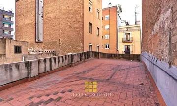 Venta de casa en paseo De Sant Joan de 6 habitaciones con terraza y balcón