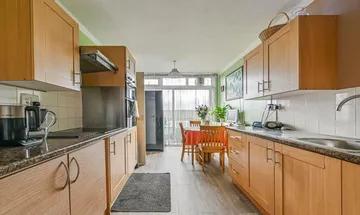 2 bedroom flat for sale in Holland Rise, Brixton, London, SW9