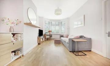 4 bedroom terraced house for sale in Solway Road, Wood Green, N22
