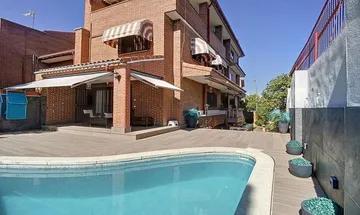 Casa en venta en Salvador de 5 habitaciones con terraza y piscina