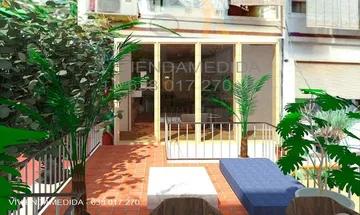 Venta de piso en El Raval de 2 habitaciones con terraza y jardín