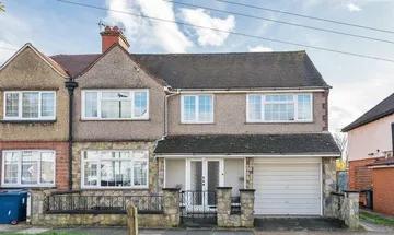 3 bedroom semi-detached house for sale in Stanmore, Middlesex, HA7