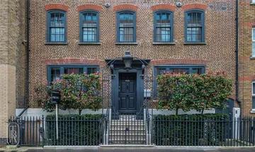 5 bedroom terraced house for sale in Whites Row, London, E1