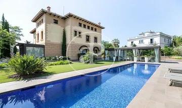 Casa en venta en Pedralbes de 7 habitaciones con terraza y piscina
