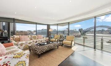 Magnificent harbourfront living with stunning vistas