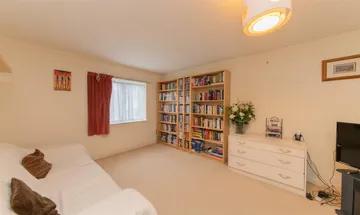 1 bedroom flat for sale in Swynford Gardens, Hendon, London, NW4