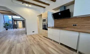 Casa en venta en Sant Andreu de Palomar de 4 habitaciones y 150 m2