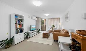 Renovated Two Bedroom in the Heart of Sydney