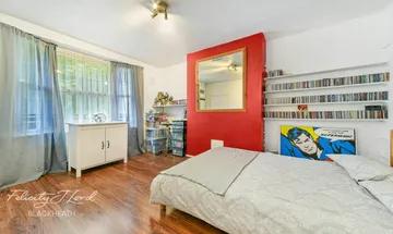 2 bedroom flat for sale in Derrick Gardens, London, SE7