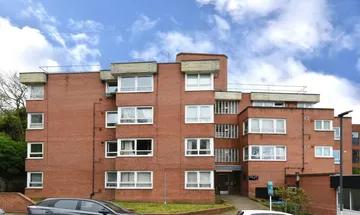 1 bedroom flat for sale in Cleveley Close, Charlton, SE7