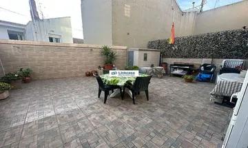 Piso en venta en Moscardó de 3 habitaciones con terraza y garaje