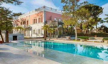 Venta de casa en La Florida - El Plantío de 5 habitaciones con terraza y piscina