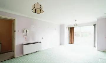 1 bedroom flat for sale in Anglia Court, Dagenham, RM8 1SW, RM8
