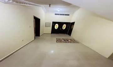 Spacious 3 bedroom apartment with Hall and 3 bath