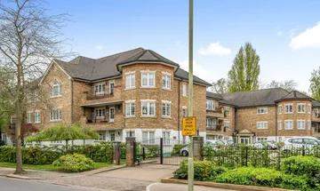 2 bedroom flat for sale in Holders Hill Road, London, NW4