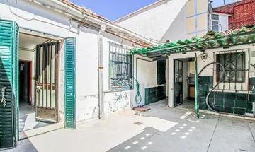 Casa en venta en Tres Olivos - Valverde de 3 habitaciones con terraza y calefacción
