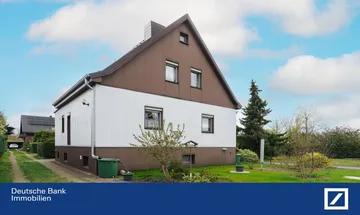 'Charmantes Einfamilienhaus mit großem Garten und Doppelgarage: Ihr perfektes Zuhause erwartet Sie!'