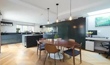 5 bedroom semi-detached house for sale in Ferry Road, SW13