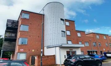 1 bedroom flat for sale in Serpentine Close, Romford, London, RM6