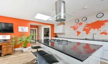 4 bedroom semi-detached house for sale in Macquarie Way, Canary Wharf, London, E14