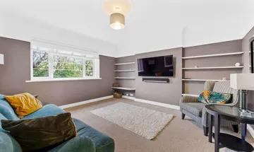 1 bedroom flat for sale in Bushey Road, Raynes Park, London, SW20 8DQ, SW20