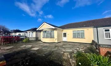 3 bedroom bungalow for sale in Patricia Drive, Hornchurch, RM11