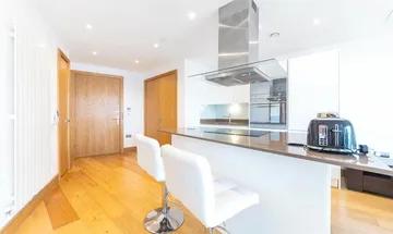 2 bedroom apartment for sale in Arena Tower, 25 Crossharbour Plaza, Canary Wharf, London, E14