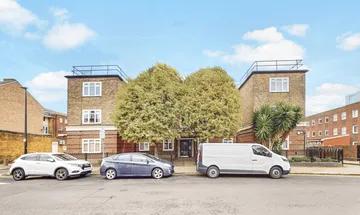 3 bedroom apartment for sale in Saltwell Street, London, E14