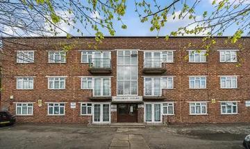 2 bedroom apartment for sale in Brownhill Road, London, SE6