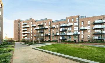 3 bedroom apartment for sale in Purbeck Gardens, London, SE26