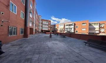 Venta de piso en calle De Las Fraguas de 3 habitaciones con terraza y aire acondicionado