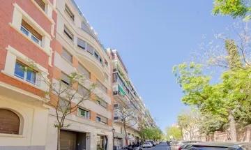 Venta de piso en calle De Castelló de 2 habitaciones con garaje y aire acondicionado