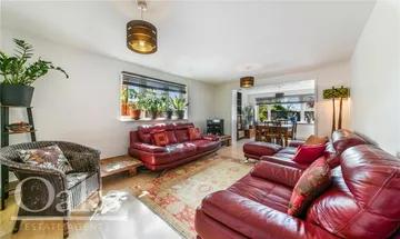 4 bedroom end of terrace house for sale in Dinsdale Gardens, South Norwood, SE25